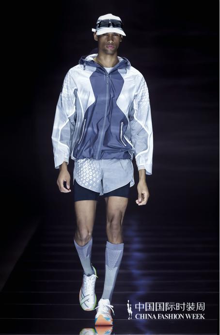 探索未來科技,特步領(lǐng)跑時尚運(yùn)動服飾 黃金時代